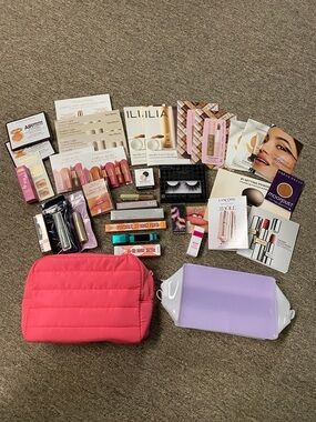 NWT Deluxe Make Up Sample Bundle w/Cosmetic Bags